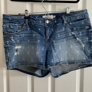 Torrid Anchor Print Distressed Denim Shorts Size 16